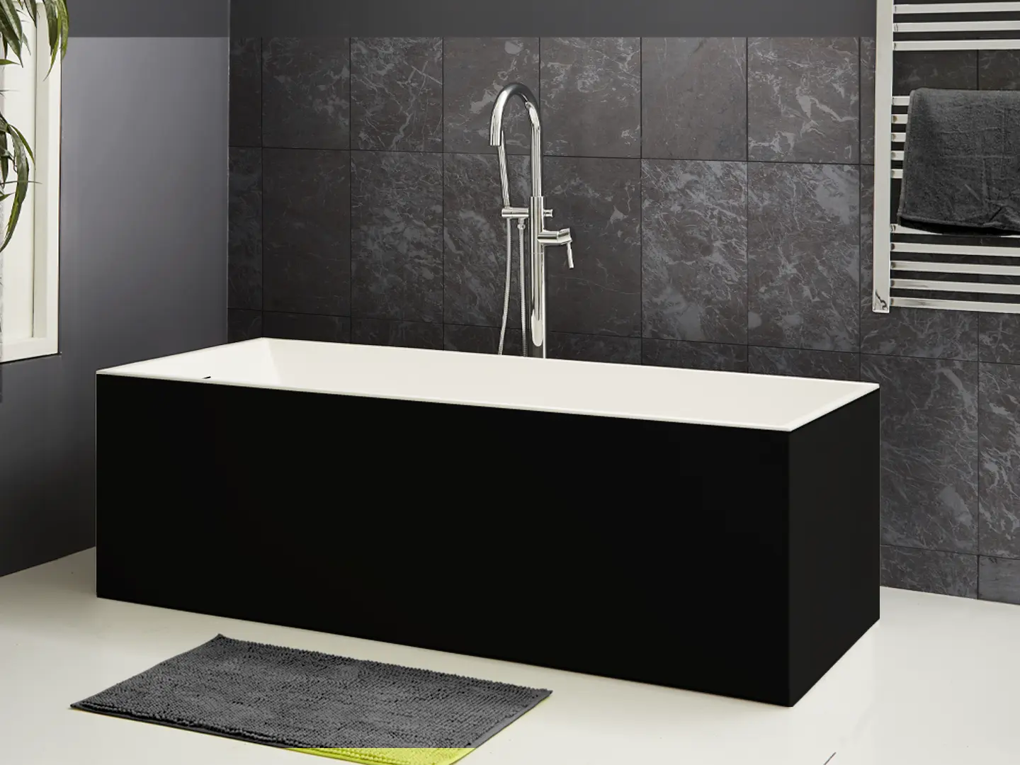 Matsort RockSolid stenbadekar Badia 170 cm i badeværelsesmiljø. Fra SPA Kompagniet.