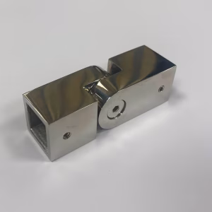 8425 Justerbart hjørnebeslag til 15 x 15 mm firkantet støttestang, i krom. | SPA Kompagniet.